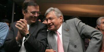 Mienten sin  parpadear