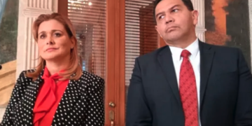 Distanciados Maru y Cruz