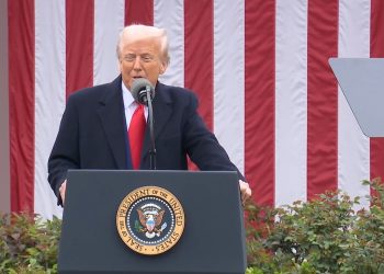 Trump omite a México en anuncio de aranceles recíprocos, peso se recupera